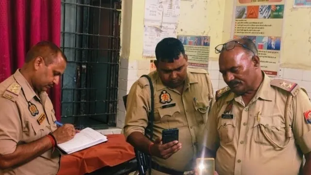 गोंडा में पिता की मारपीट से सहमकर बेहोश हुई छह साल की बच्ची, सीएचसी में डॉक्टरों ने घोषित किया मृत

