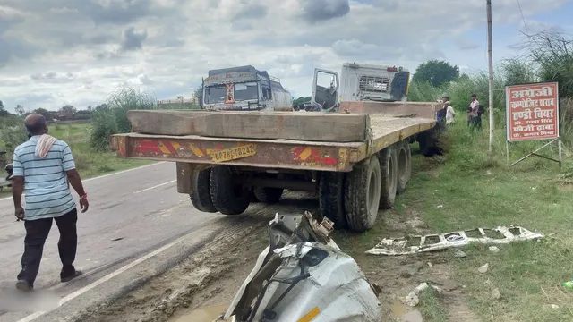 कानपुर में ट्राला और पिकअप की आमने सामने टक्कर, हादसे में दोनों की ड्राइवर की मौत
