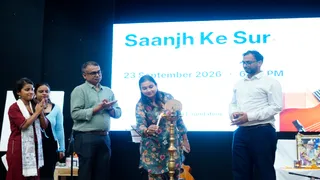 आयोजित कार्यक्रम का उद्घाटन करतीं सांसद शांभवी चौधरी और साथ में अन्य। सौः संस्थान।