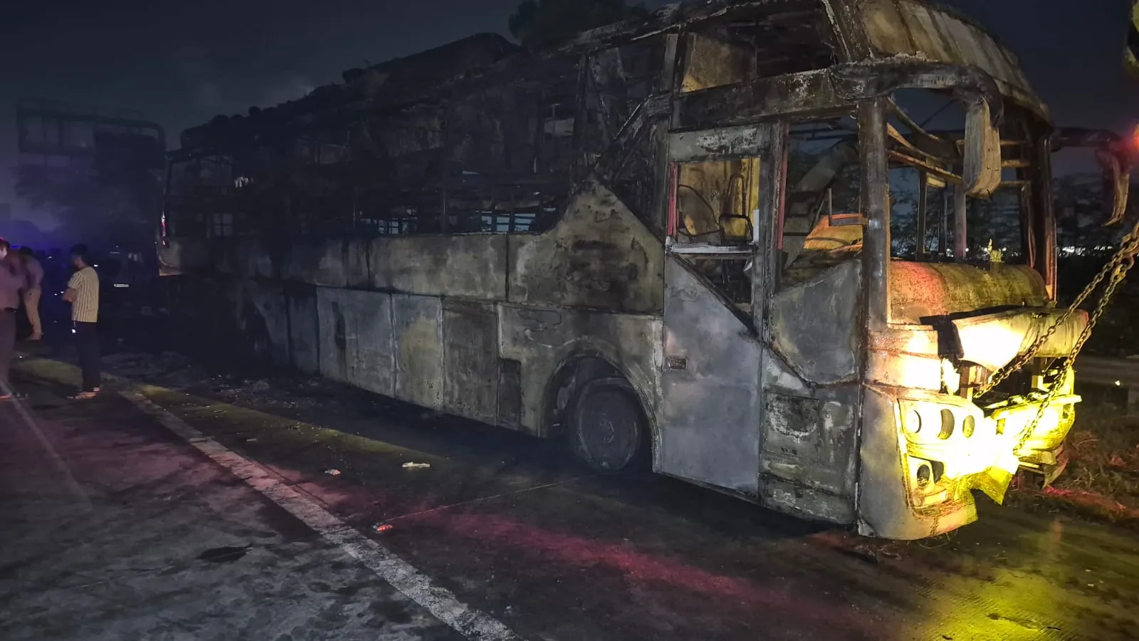 noida bus fire incident 4