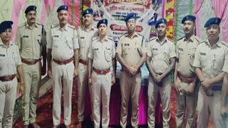 डीएसपी ने कंधे पर लगाए स्टार