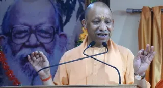युगपुरूष ब्रह्मलीन महन्त दिग्विजयनाथ जी महाराज की 57वीं एवं राष्ट्रसंत ब्रह्मलीन महन्त अवेद्यनाथ जी महाराज की 12वीं पुण्यतिथि के उपलक्ष्य में गोरखनाथ मंदिर में स्थित महंत दिग्विजयनाथ स्मृति भवन में साप्ताहिक श्रद्वांजलि समारोह में भारतीय ज्ञान परंपरा का वर्तमान परिप्रेक्ष्य संगोष्ठी में उपस्थित लोगो को सम्बोधित करते मुख्यमंत्री योगी आदित्यनाथ,। जागरण