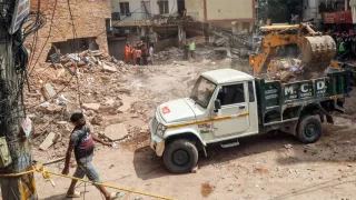 सत्य निकेतन बिल्डिंग हादसे की फाइल फोटो