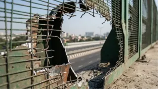 ग्रिल और जालियां चोरी हो जा रहीं। फोटो: एआई जनरेटेड