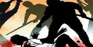 अवैध शराब के कारोबार पर कार्रवाई कर रहे एक्साइज इंस्पेक्टर को पीटा। (सांकेतिक फोटो)