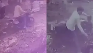 उज्जैन में बाइक 5 फीट गहरे खुले गड्ढे में गिरी।