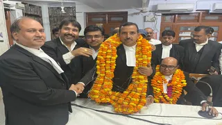 इलाहाबाद हाई कोर्ट बार एसोसिएशन चुनाव के अध्यक्ष पद पर डॉ. सीपी उपाध्याय व महामंत्री पद विजेता संतोष मिश्र। सौ. अधिवक्ता