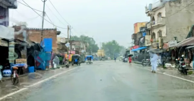 Weather Alert: बांदा में 80 मिमी रिकार्ड बारिश, बढ़ने लगा केन व यमुना का जलस्तर, स्कूलों में छुट्टी के आदेश