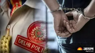 दिल्ली पुलिस भर्ती में फर्जीवाड़ा करते पकड़ा गया अभ्यथी। फोटो: आर्काइव