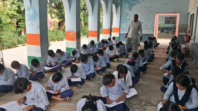 फरीदाबाद के 378 स्कूलों में कक्षा 3 से 12वीं तक 80 हजार स्टूडेंट्स ने दी अर्धवार्षिक परीक्षा, नकल पर सख्ती
