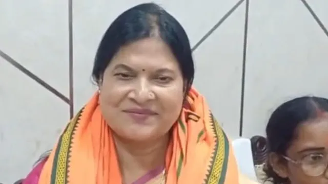 बैड टच कांड पर जमुई में घिरीं मंत्री रमा निषाद; छात्रा से छेड़खानी पर पूछा सवाल तो साधी चुप्पी, तेजी से निकलीं आगे
