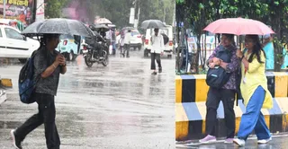 बड़ा चौराहा पर वर्षा में जाते लोग । जागरण