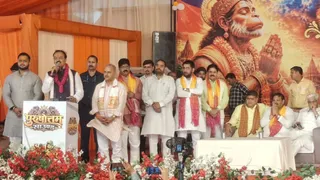 डीएवी इंटर कॉलेज में आयोजित समारोह को संबोधित करते डिप्टी सीएम केशव प्रसाद मौर्य।