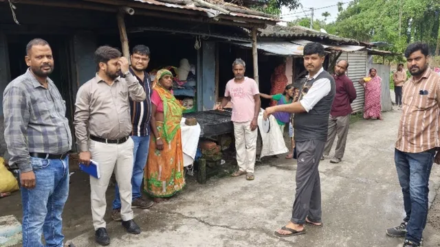 किशनगंज के पोठिया में रेलवे दोहरीकरण को लेकर हुई जमीन मापी, एक्सट्रा 25 फीट जमीन की जद में आए कई घर
