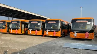 प्रयागराज के लीडर रोड डिपो में इलेक्ट्रिक बसों का चार्जिंग स्टेशन तैयार हो गया है। जागरण आर्काइव फोटो