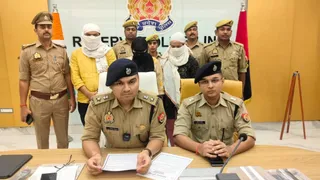 सोनभद्र में सेवानिवृत्त अधिकारी से 2.36 करोड़ की डिजिटल अरेस्ट ठगी, मुख्य आरोपी सहित तीन गिरफ्तार।