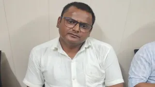 भदोही में बिजली विभाग का बाबू 8 हजार रुपये की रिश्वत लेते रंगे हाथ गिरफ्तार।