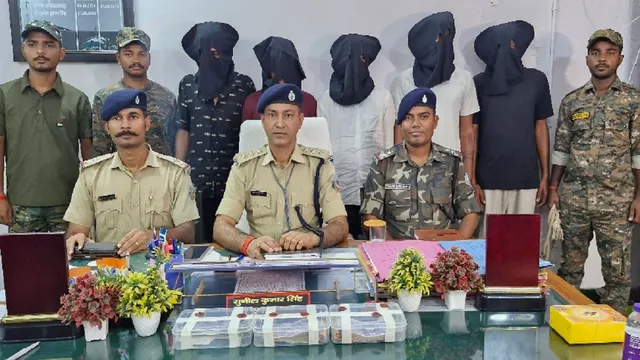 चतरा: नारकोटिक्स अफसर बनकर 31.90 लाख की लूट, बस से उतारकर जंगल ले गए; पांच आरोपित गिरफ्तार
