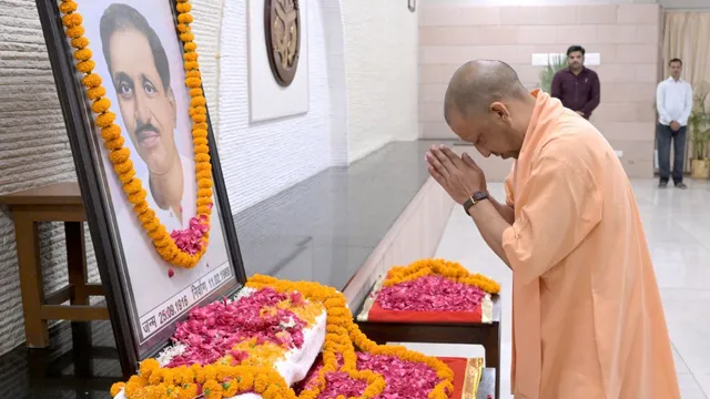 'एकात्म मानववाद' और 'अंत्योदय' के प्रणेता थे पं. दीनदयाल उपाध्याय, सीएम योगी ने दी श्रद्धांजलि