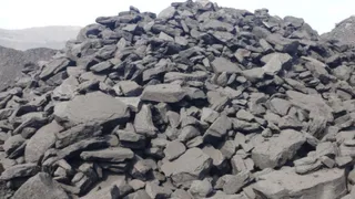 उत्तर प्रदेश के बिजलीघरों में गहराया कोयला संकट चार संयंत्र गंभीर स्थिति में।
