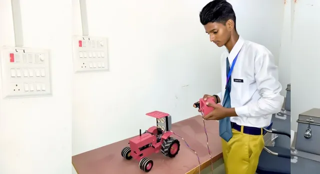 यूट्यूब देखकर सीखा हुनर, देवरिया के छात्र ने महज 1800 रुपये में तैयार किया रोबोटिक ट्रैक्टर
