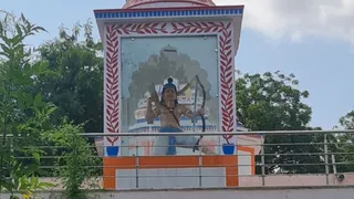 खंडसा गांव का छोटा-सा एकलव्य मंदिर पौराणिक इतिहास के साथ बड़ी कथाओं को समेटे हुए हैं।