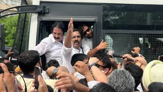 कांग्रेस कार्यकर्ताओं को हिरासत में लिया गया, जिन्हें बाद में रिहा कर दिया गया (फोटो- सतनाम सिंह)