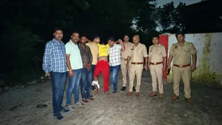 पुलिस मुठभेड़ में बदमाशों को पैर में लगी गोली।