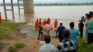 करमा विसर्जन के दौरान कोयल नदी में पांच किशोर डूबे।