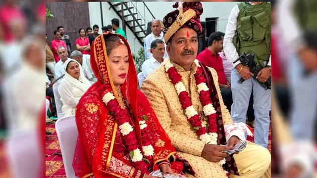 झज्जर में 12 घंटे की पैरोल पर मैनपाल ने कंबोडियाई प्रेमिका संग लिए सात फेरे, हिंदू रीति रिवाज के साथ हुई शादी
