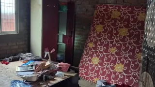 घर में चोरी के बाद बिखरा सामान। फोटो जागरण