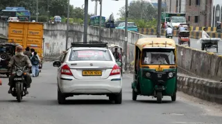 दिल्ली में यातायात नियम तोड़ने वालों में कार वाले सबसे आगे। फोटो: जागरण