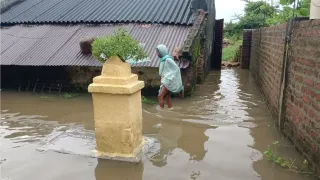 निचले इलाकों में घुसा पानी