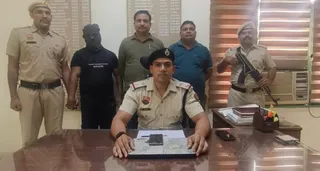 आरोपित के बारे में जानकारी देते सेक्टर-26 स्थित क्राइम ब्रांच-1 के इंचार्ज मनोज कुमार।