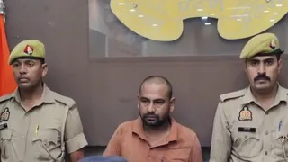 पुलिस लाइन में पुलिस की गिरफ्त में हत्यारोपित। सौजन्य पुलिस