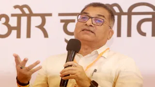जागरण विमर्श कार्यक्रम में चर्चा करते कार्यकारी संपादक विष्णु त्रिपाठी । जागरण