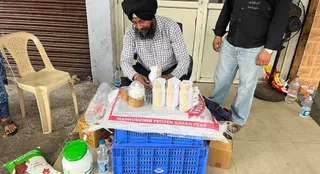 सेक्टर-31 सी की बूथ मार्केट में एक थोक सप्लायर के ठिकाने से दूध, दही, क्रीम और पनीर के सैंपल भरे गए।