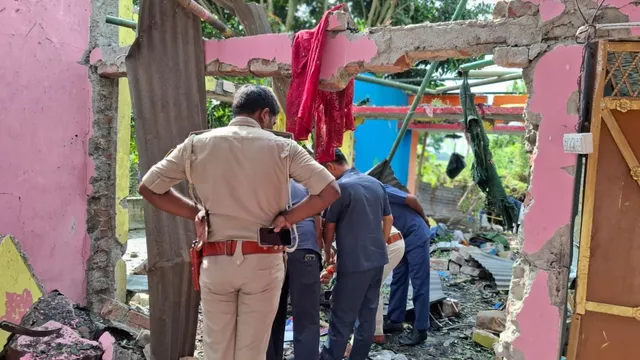 अररिया में जोरदार धमाके से दहल उठा इलाका, मकान के उड़े परखच्चे; घटनास्थल पर मिले मानव अंग
