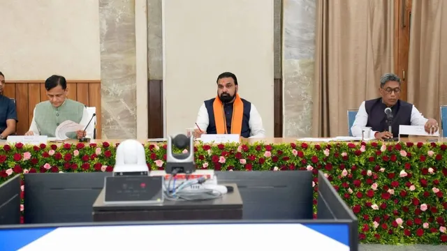 भारत-नेपाल बॉर्डर क्षेत्र में बनी अवैध मस्जिदों पर कसेगा शिकंजा, CM सम्राट चौधरी ने बैठक में दिया निर्देश
