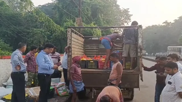 धनबाद में मिलावटखोरों पर नकेल, डेयरियों पर छापेमारी में क्विंटल भर संदिग्ध पनीर जब्त
