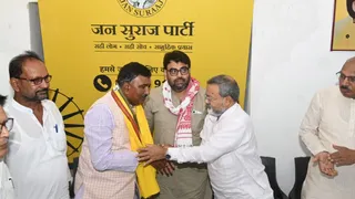 तिरहुत शिक्षक निर्वाचन क्षेत्र के प्रत्याशी बनाए गए श्याम नंदन यादव को शुभकामना देते प्रदेश अध्यक्ष मनोज भारती। सौ-पार्टी