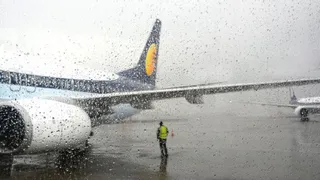 चौधरी चरण सिंह अंतरराष्ट्रीय एयरपोर्ट की विजिबिलिटी बहुत कम हो गई