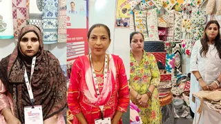 ट्रेड शो में यूपी की महिला उद्यमियों ने अंतरराष्ट्रीय मंच पर सजाए अपने उत्पाद।