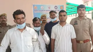 सैंया में अवैध ईसाई मतांतरण के आरोप में गिरफ्तार दाएं से डोंगर सिंह, विनीत बेदी, प्रताप सिंह एवं मुखराज जागरण आर्काइव