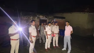 मामले की जांच करती पुलिस