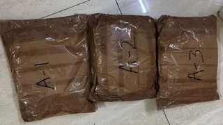 डीआरआई की टीम ने जब्त की ड्रग।