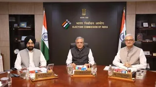 चुनाव आयोग ने एसआईआर प्रक्रिया पर मतभेद की अटकलें समाप्त कीं (फोटो-ANI)