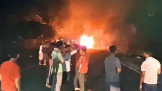 खगड़िया में जलकर राख बस