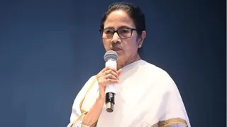 चुनाव आयोग विवाद पर मजबूत विपक्षी एकजुटता चाह रहीं ममता