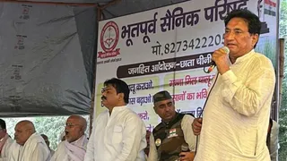 आंदोलन में पहुंचे पूर्व सैनिक।